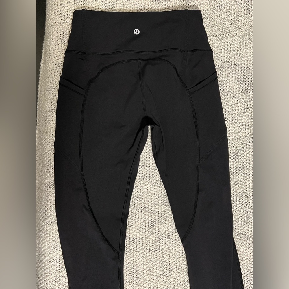 Lululemon full length tight size 8 black with side pockets